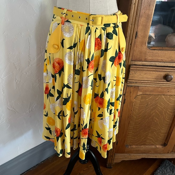 Collectif Dakota Yellow Floral Swing Skirt - Picture 3 of 7